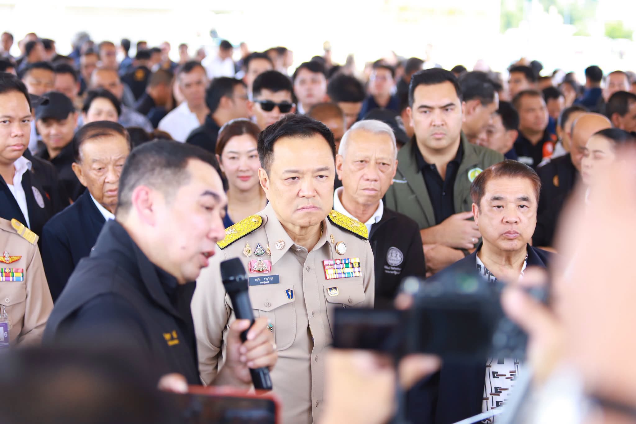 title - เลขาธิการ ส.ป.ก. พร้อมคณะ ร่วมลงพื้นที่กับคณะนายกรัฐมนตรี ติดตามการบริหารจัดการน้ำ เพิ่มศักยภาพระบายน้ำ ลดเสี่ยงน้ำท่วมหาดใหญ่ 